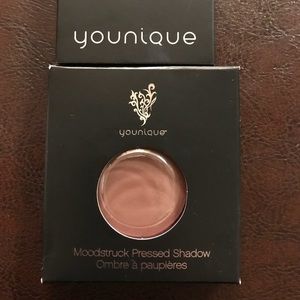 **NEW IN BOX** Pressed Eye Shadow w/Compact