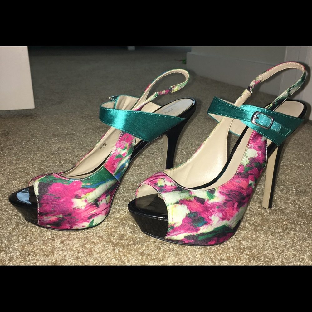 Open-toed Multicolored Heels