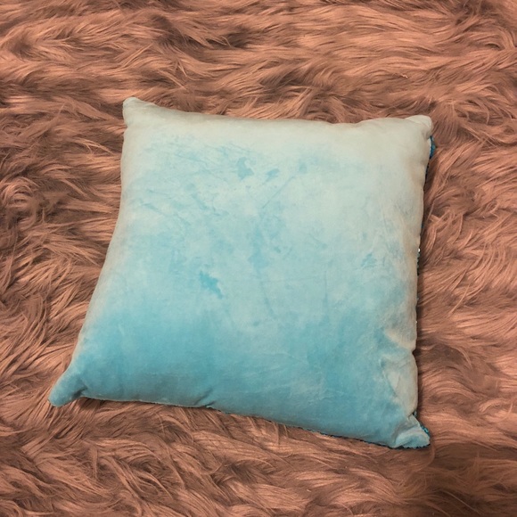 Sequin Changing Pillow - Picture 3 of 4