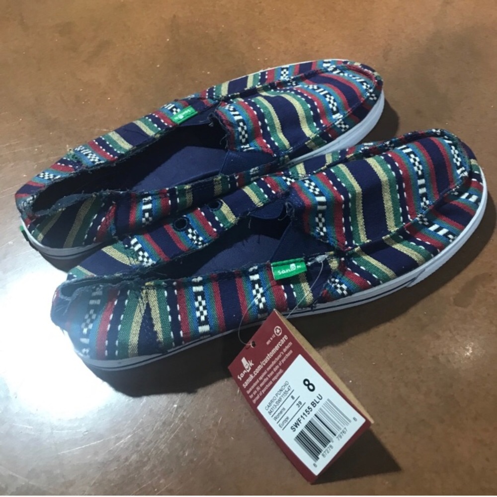 NWT Sanuks