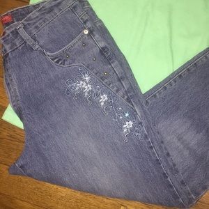 Cropped Embroidered Bling Capri Jeans