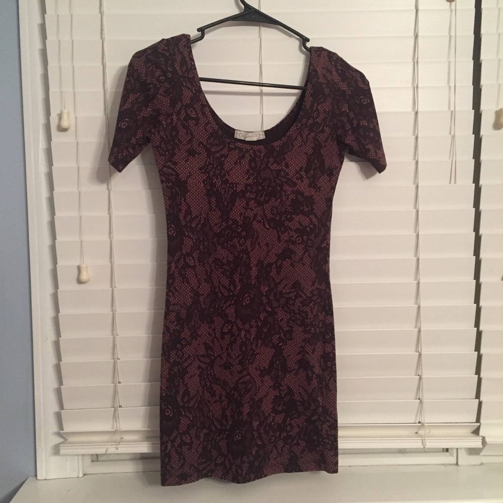 🍀 3/$12 F21 “mock” lace Bodycon dress