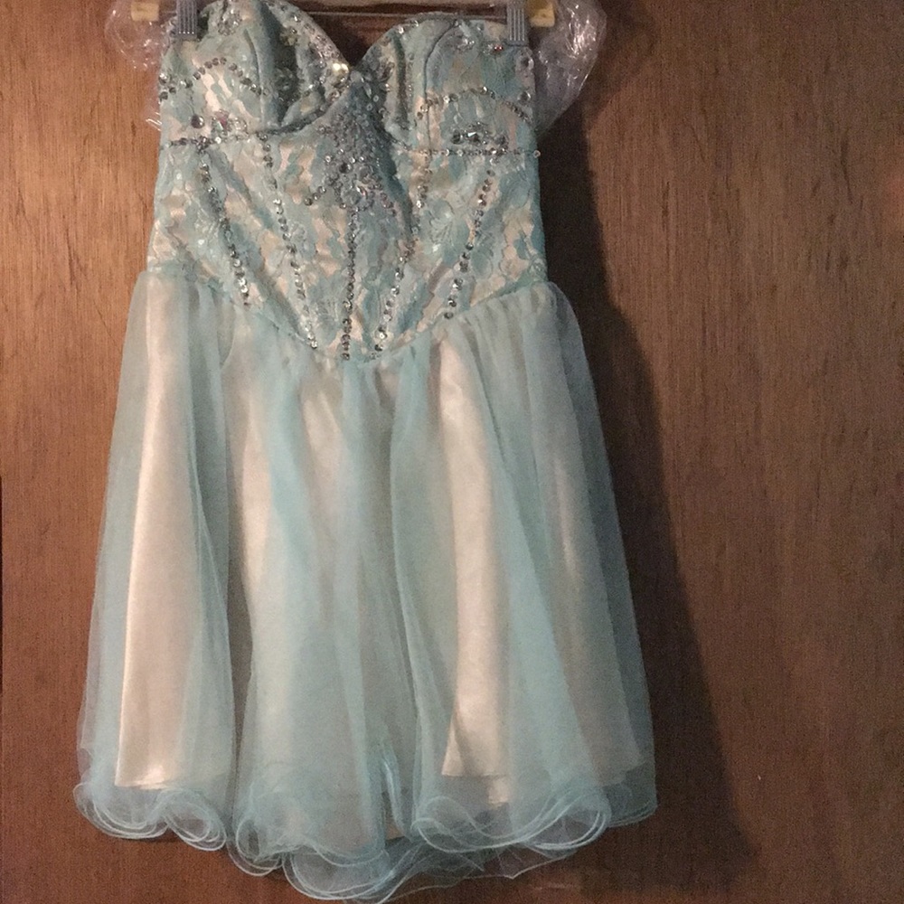 Short baby blue sleeveless dress