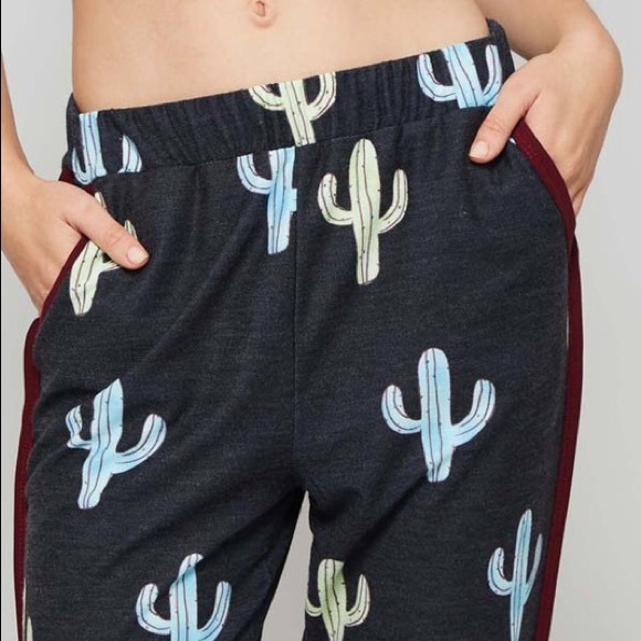 🌵Cropped Cactus Joggers - Picture 3 of 3