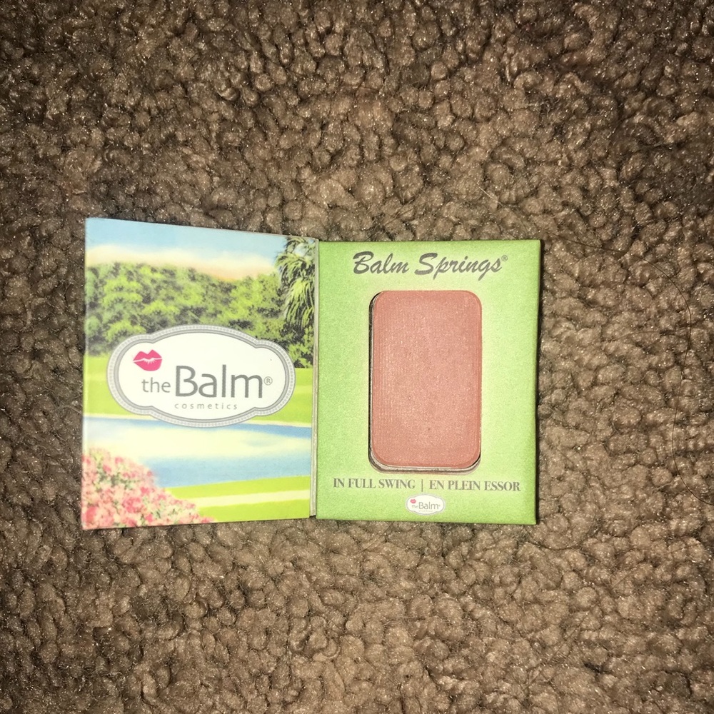 Makeup (blush)