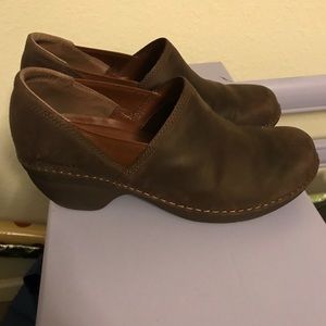 Merrell women’s nursing shoes or clogs