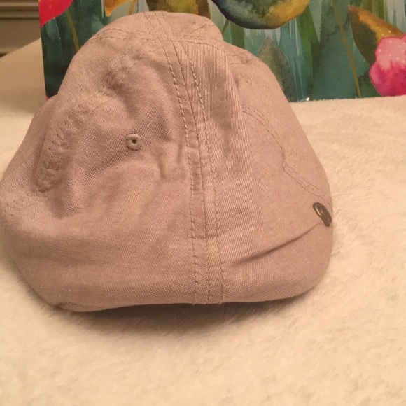 Perry Ellis Driver Hat - Picture 2 of 3