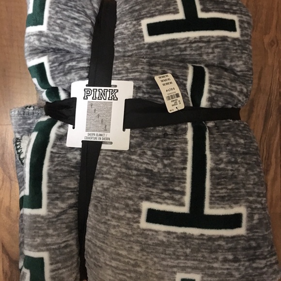 Victoria’s Secret PINK Sherpa Blanket MSU NEW - Picture 3 of 5