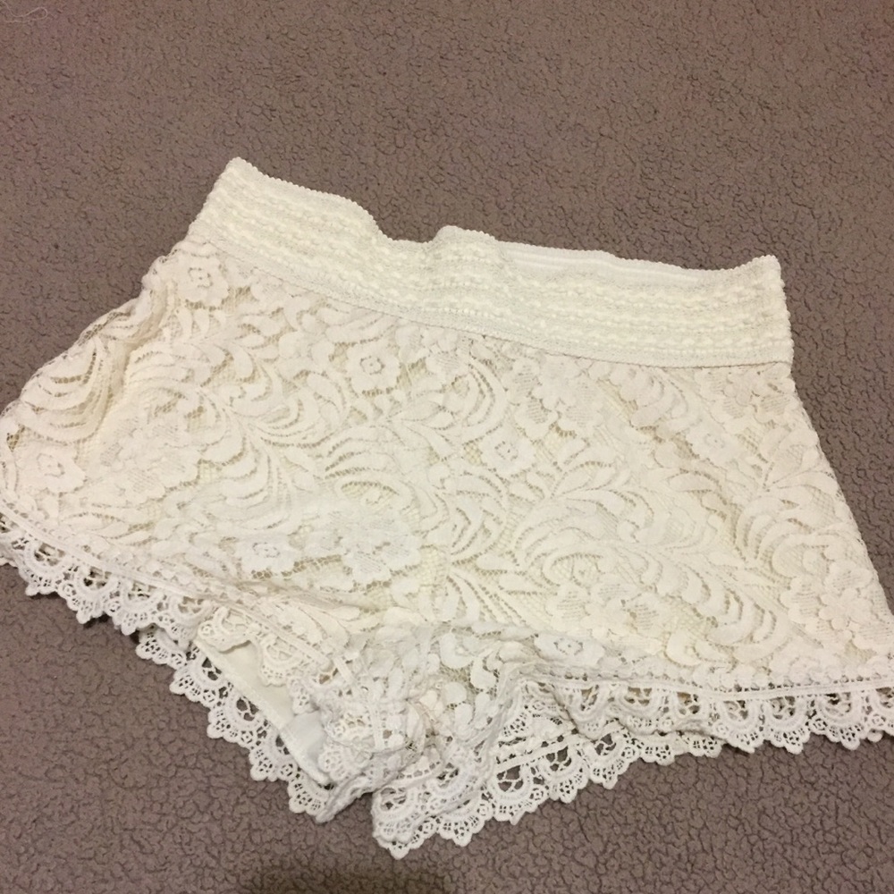 Flowery printed ivory colored shorts