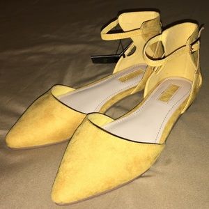 NWT yellow pointed flats