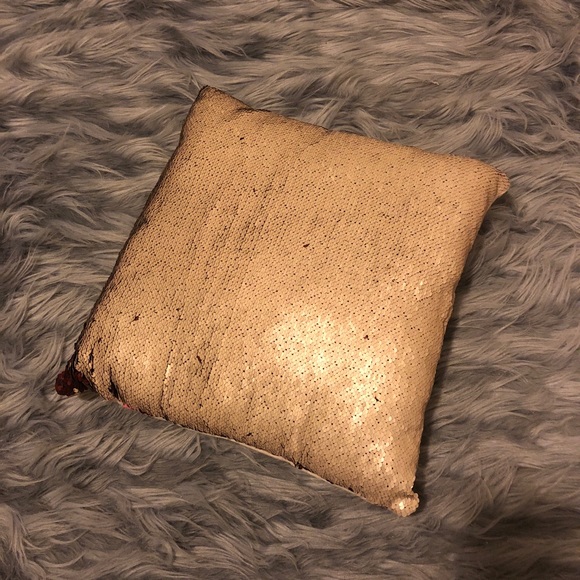 Sequin Changing Pillow - Picture 3 of 4
