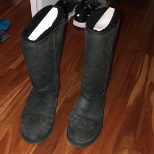 Worn with lots of love size 9 black Ugg’s