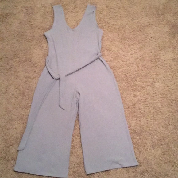 Light mauve Capri jumpsuit - Picture 2 of 2