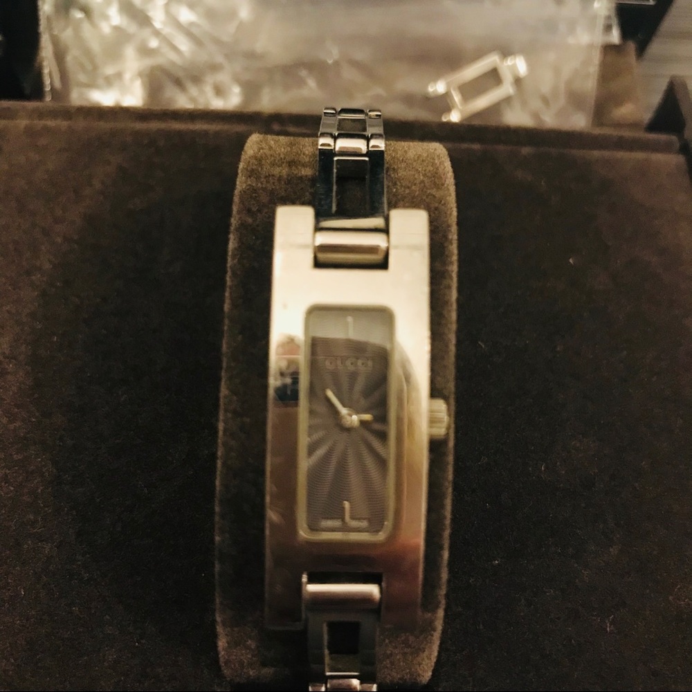 Gucci watch that I never worn with extra links
