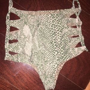 Acacia Queens bottom in Tropical Snake color