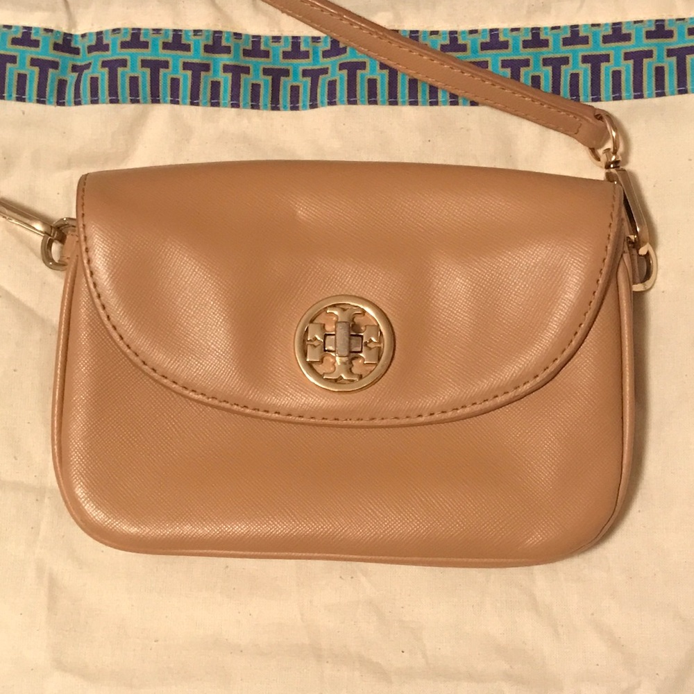 Tory Burch Robinson Saffiano Leather Crossbody 👜