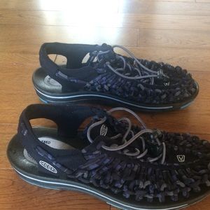 KEEN Men's UNEEK Stripes Sandal