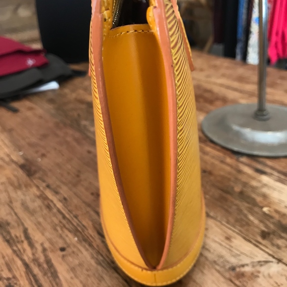 Louis Vuitton Bag - Picture 2 of 2