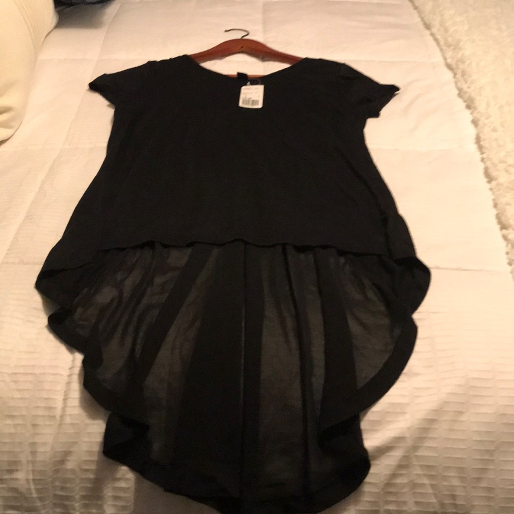 Forever 21 black high/low tee size small
