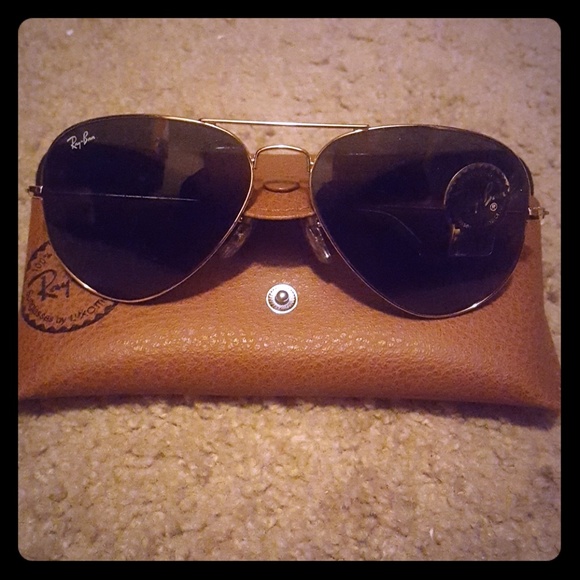 Ray-Ban Accessories - BRAND NEW Aviator Ray-Ban Sunglasses