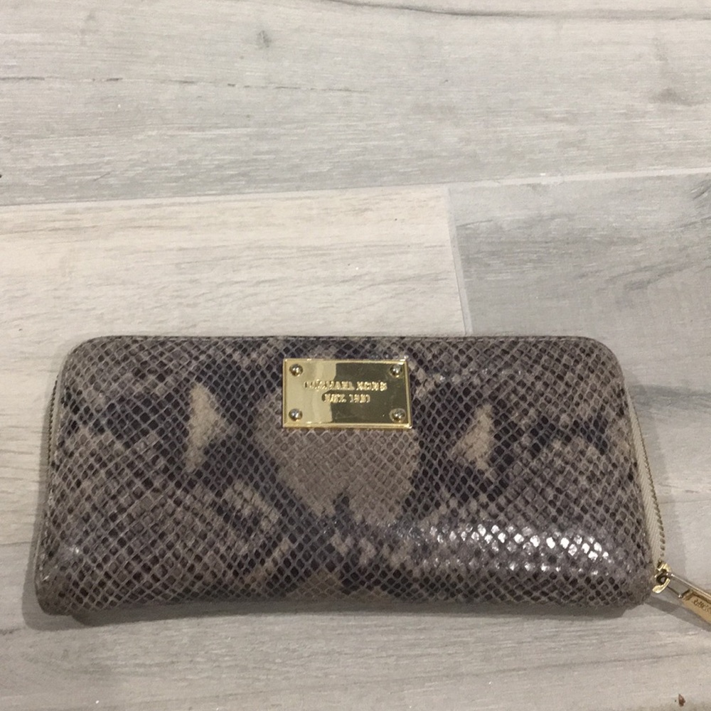 🎉PRICE DROP🎉 Michael Kors wallet