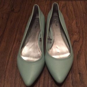 BRAND NEW Express flats
