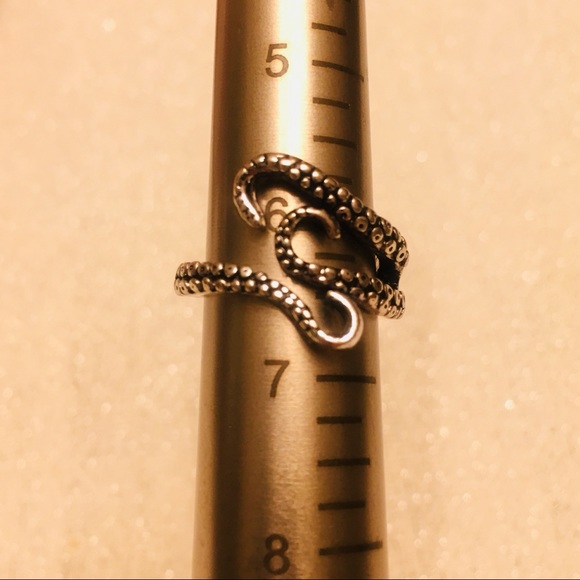 Octopus ring 🐙🐙🐙 - Picture 2 of 2