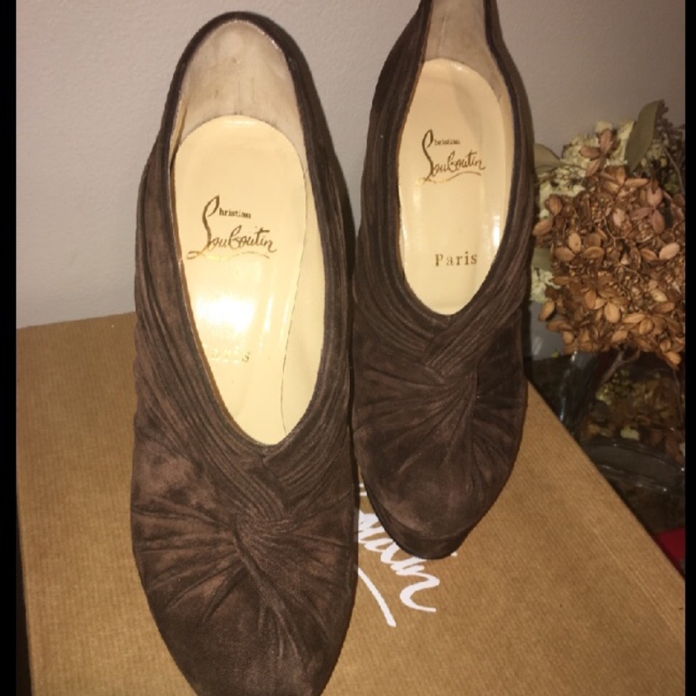 AUTHENTIC CHRISTIAN LOUBOUTIN PUMPS