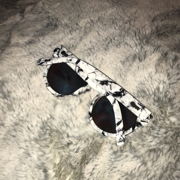 quay sunglasses main image 4