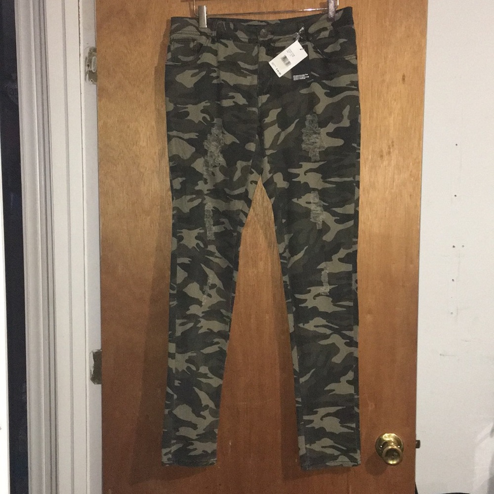 Camo distressed pants
