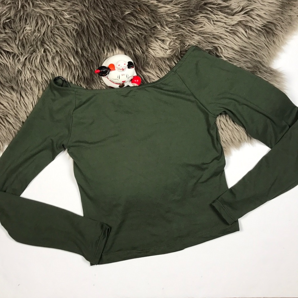 Scoop neck crop top blouse