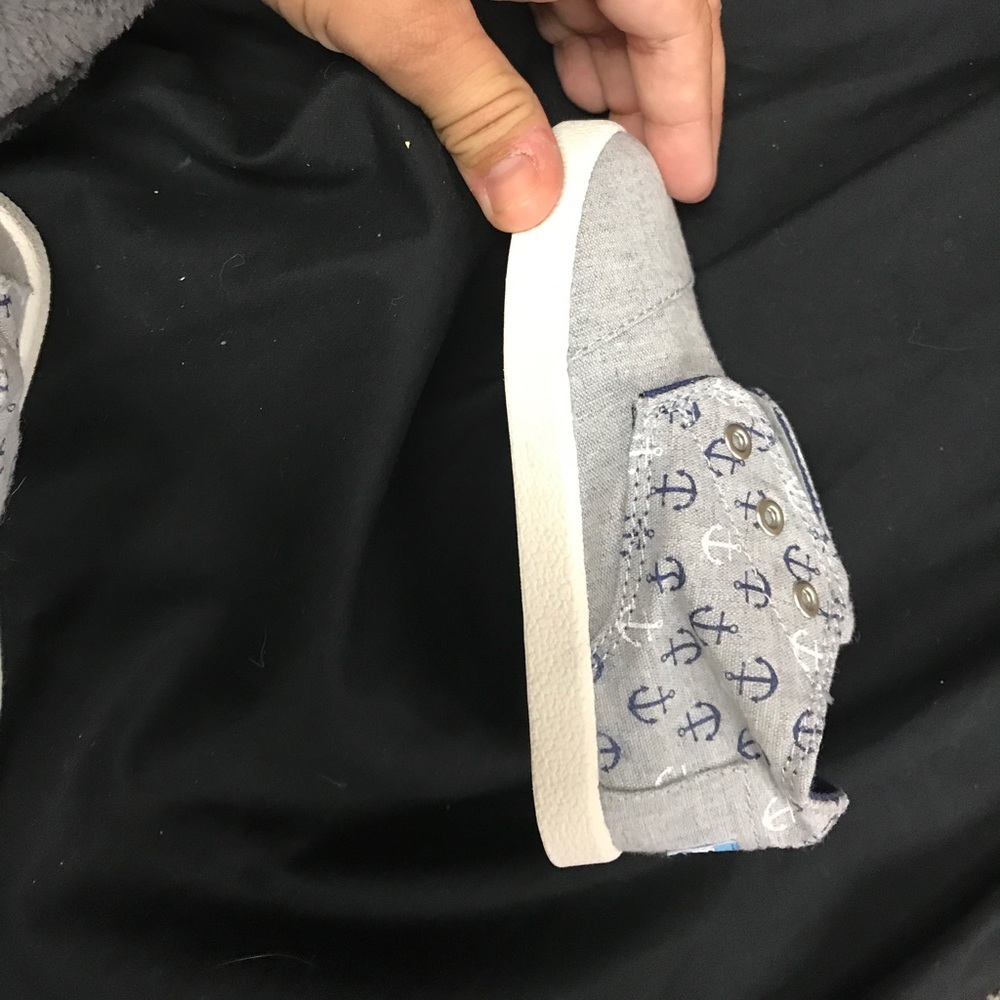 Size 8t toms Paseos.    Anchors.  New