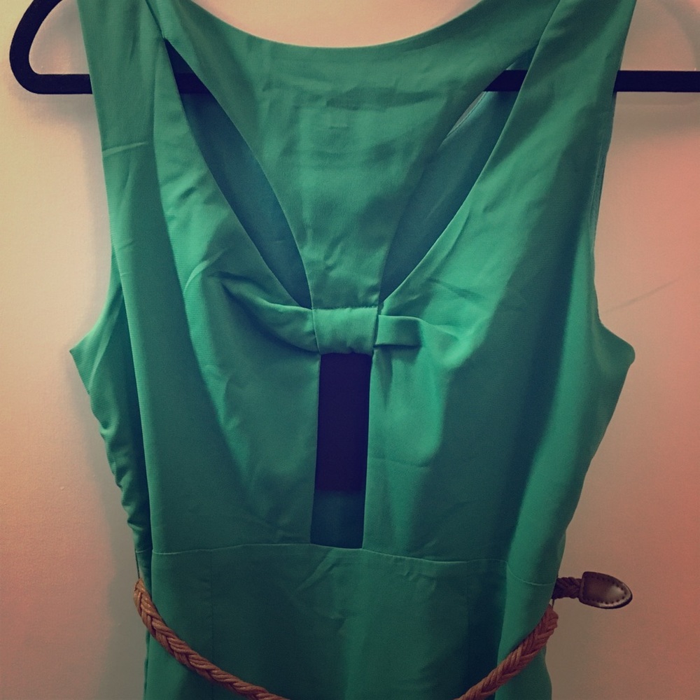 Perfect little green dress! 👗