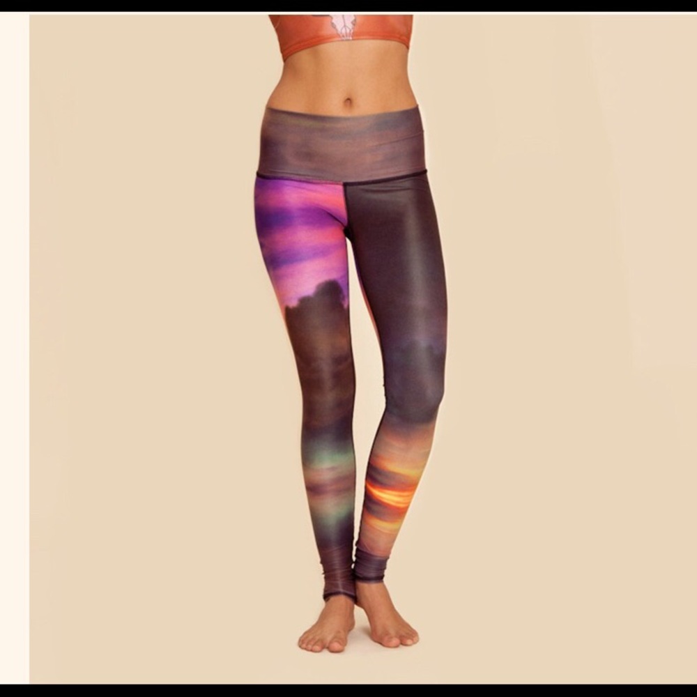 Teeki yoga pants in Clouds Hot Pants