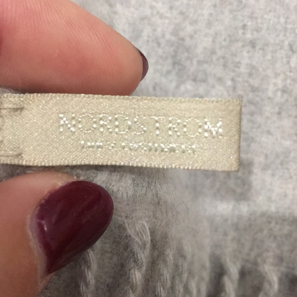 Grey and red cashmere scarf - Picture 2 of 2