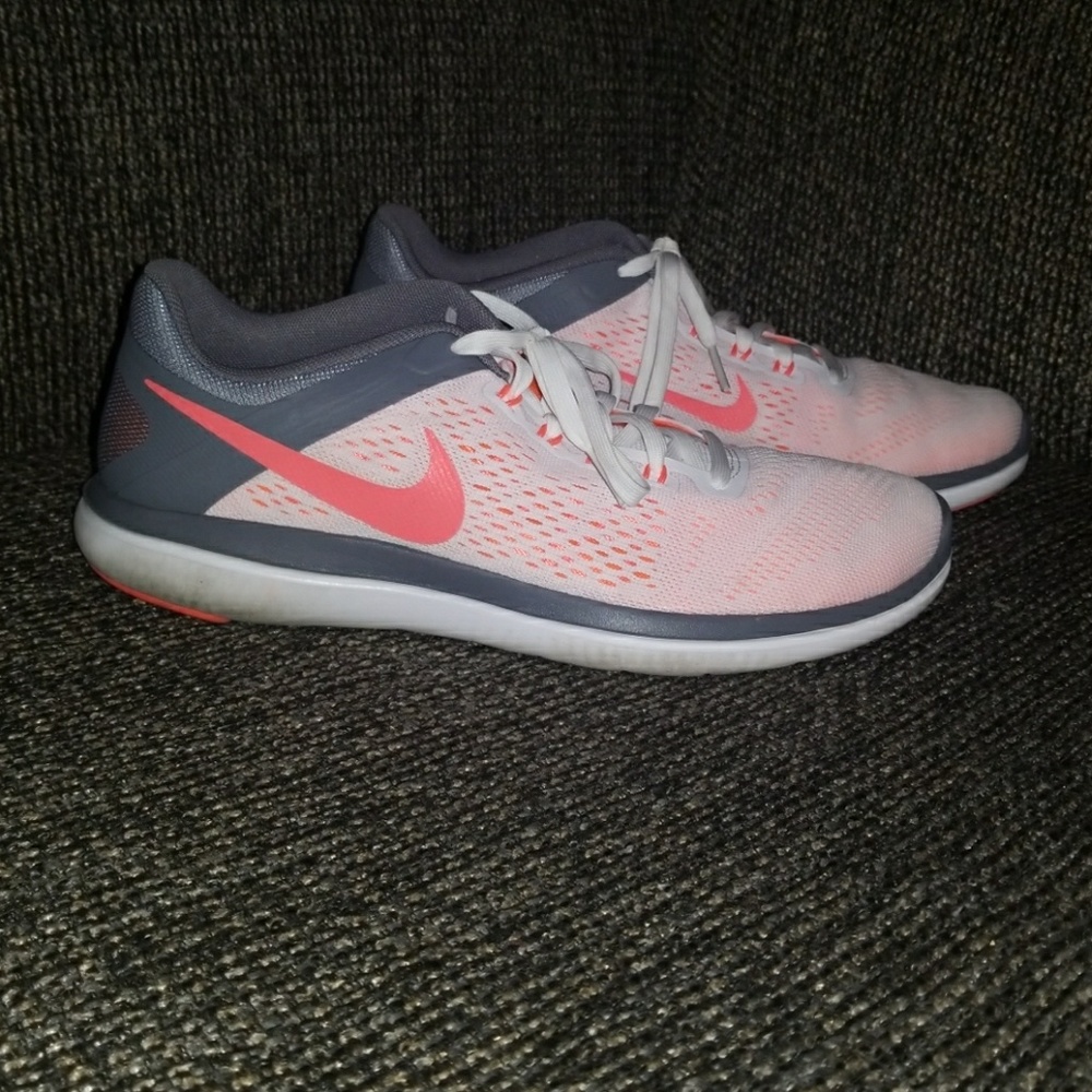 Size 9.5 Nike flex 2016 run.