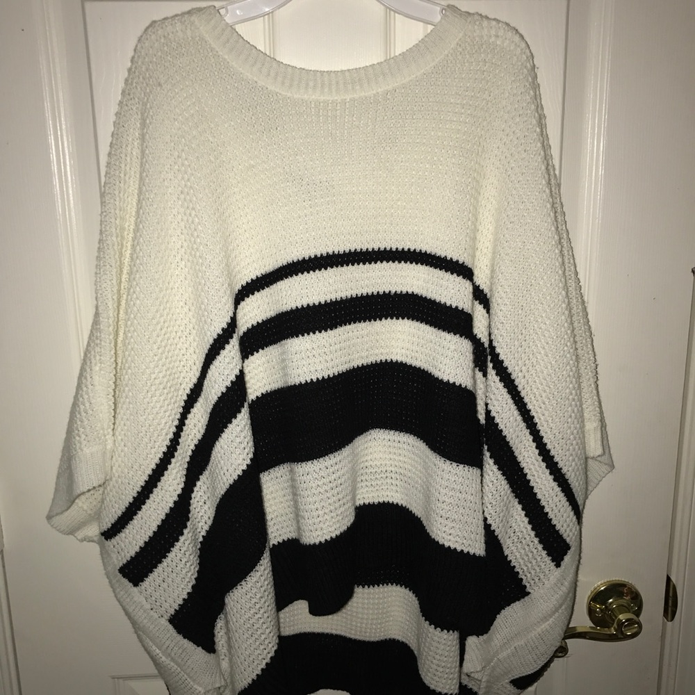 OVERSIZED SWEATER