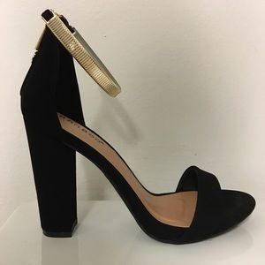 Bamboo brand Limelight 5in Gold Strap Chunky Heel