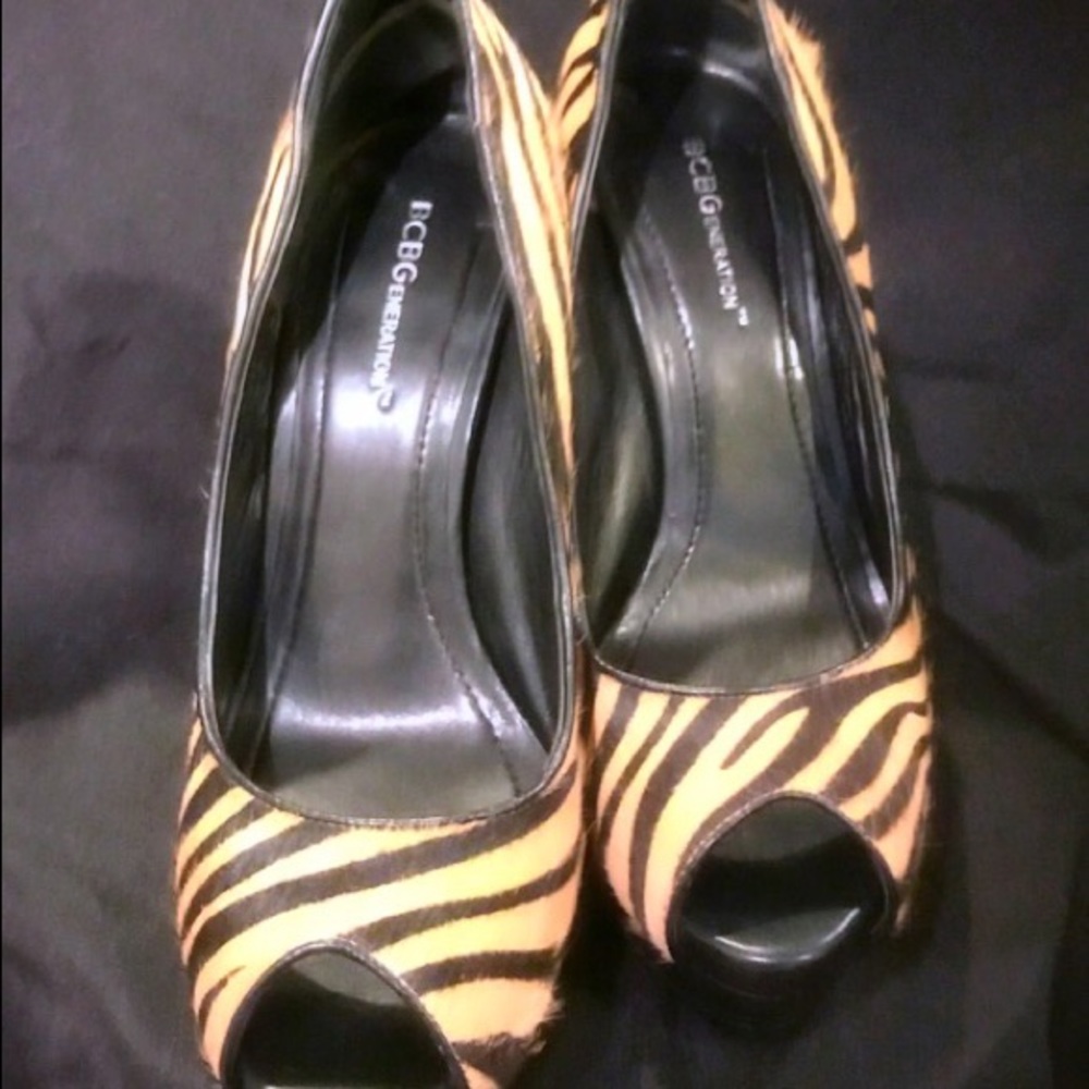 BCBGeneration tiger print peep toe