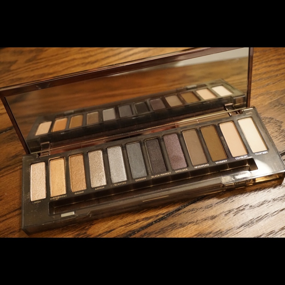 Urban decay Smokey palette