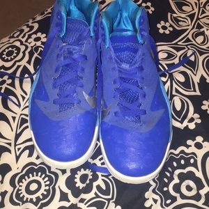 Blue nike elite basketball shoes