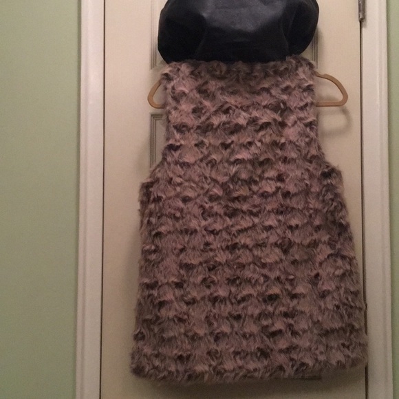 Faux fur vest with faux leather hood - Picture 3 of 5