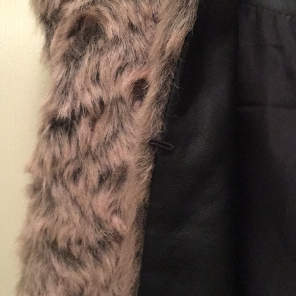 Faux fur vest with faux leather hood - Picture 5 of 5