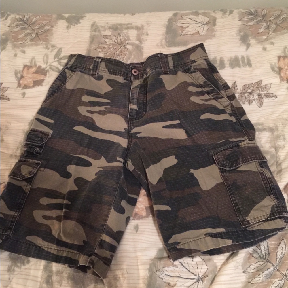 Carbon men's camo cargo shorts