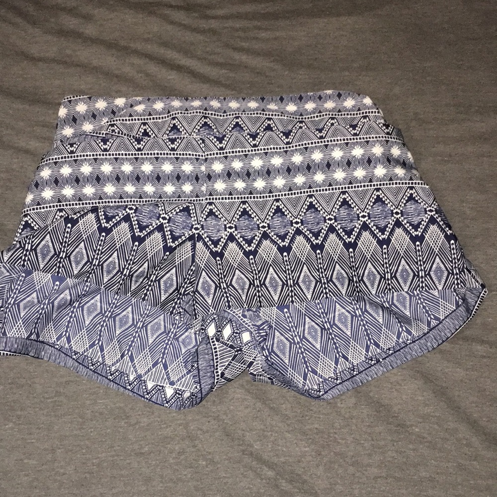 Patterned flowy shorts