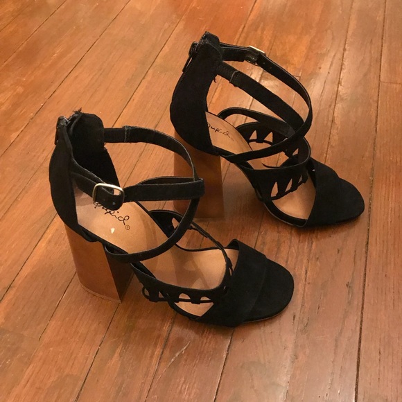 🔴4 for 25🔴 Qupid Wood Block Strappy Suede Heel - Picture 3 of 8