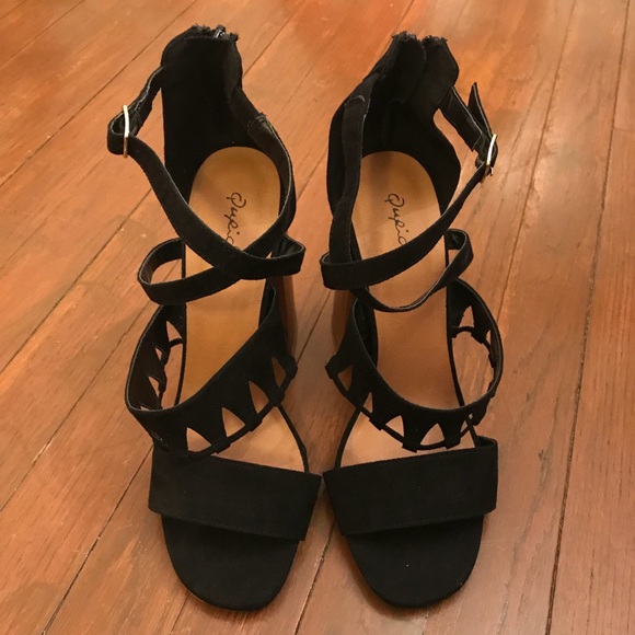 🔴4 for 25🔴 Qupid Wood Block Strappy Suede Heel - Picture 2 of 8