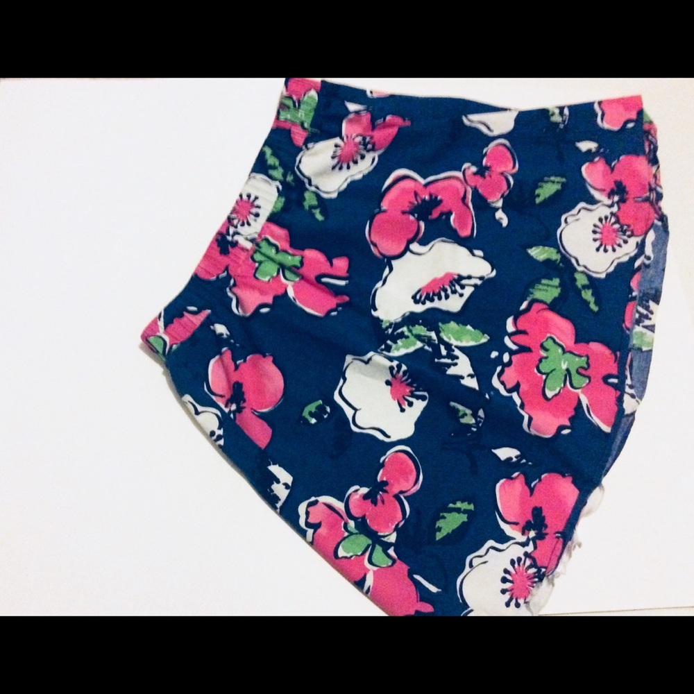 Mini skirt (mid thigh)