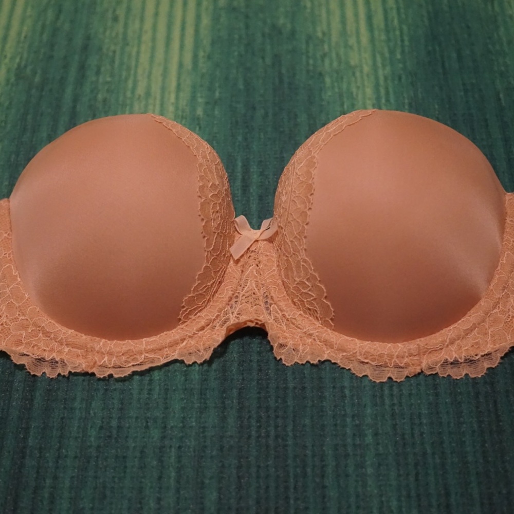Nude Strapless Victoria's Secret Bra - 32c