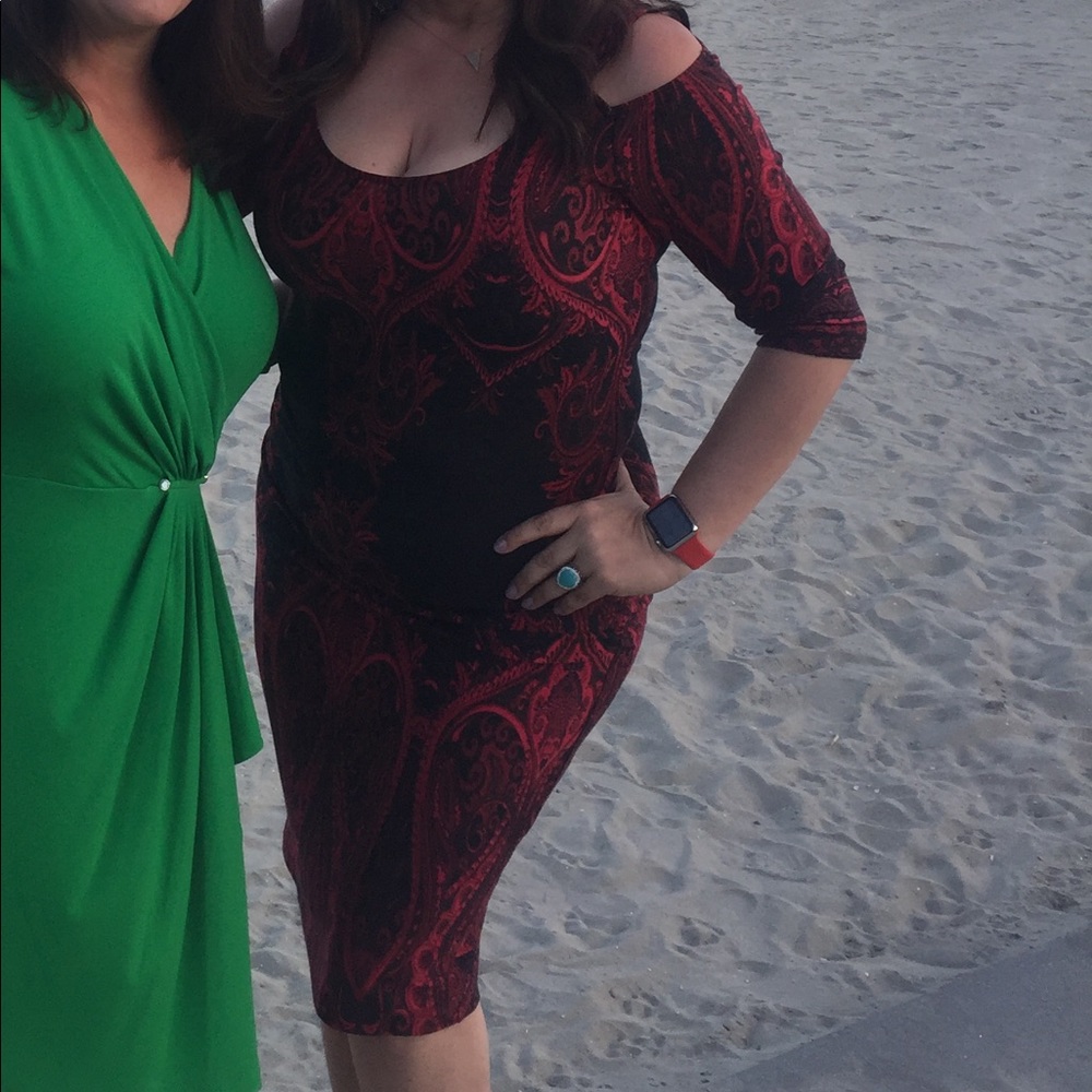 Cold sleeve dress